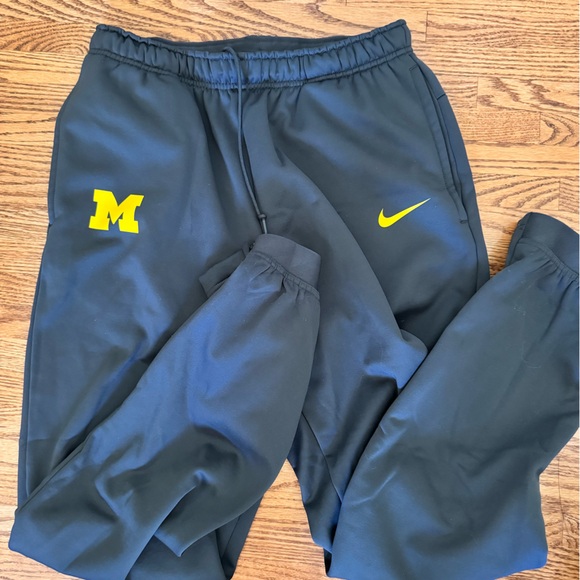 Support your favourite team, and 2023 NCAA football champions!! - Picture 3 of 4